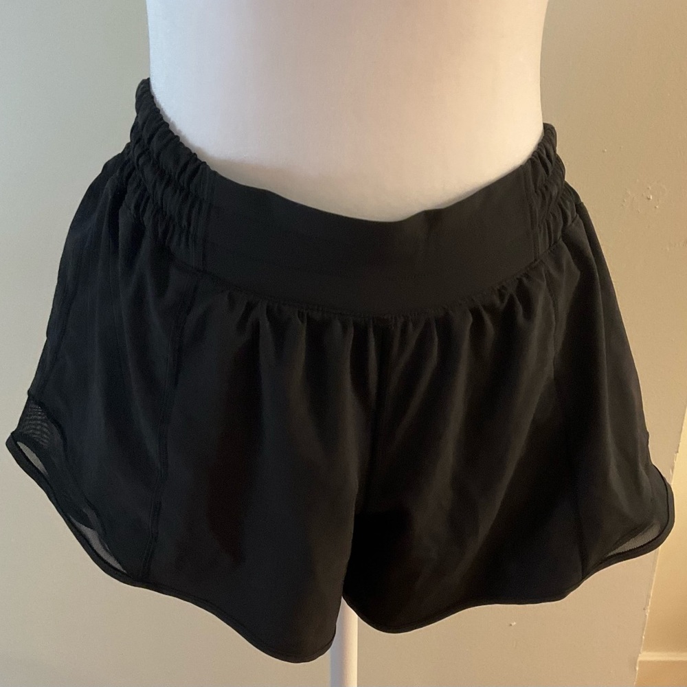Black lulu lemon 4” hotty hot shorts size 6